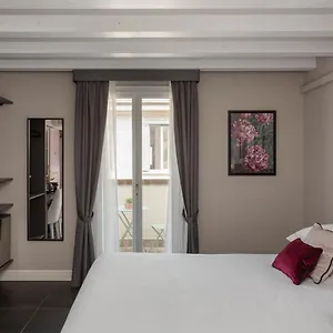 Konukevi Santarella, Milano