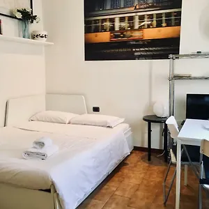 Cozy Central Studio - Porta Romana Apartament